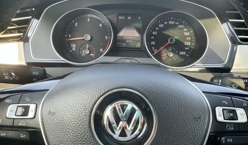 Volkswagen Passat full
